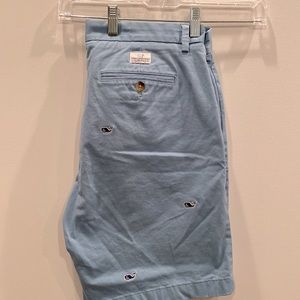 Great condition! Vineyard Vines mens cotton gray blue shorts